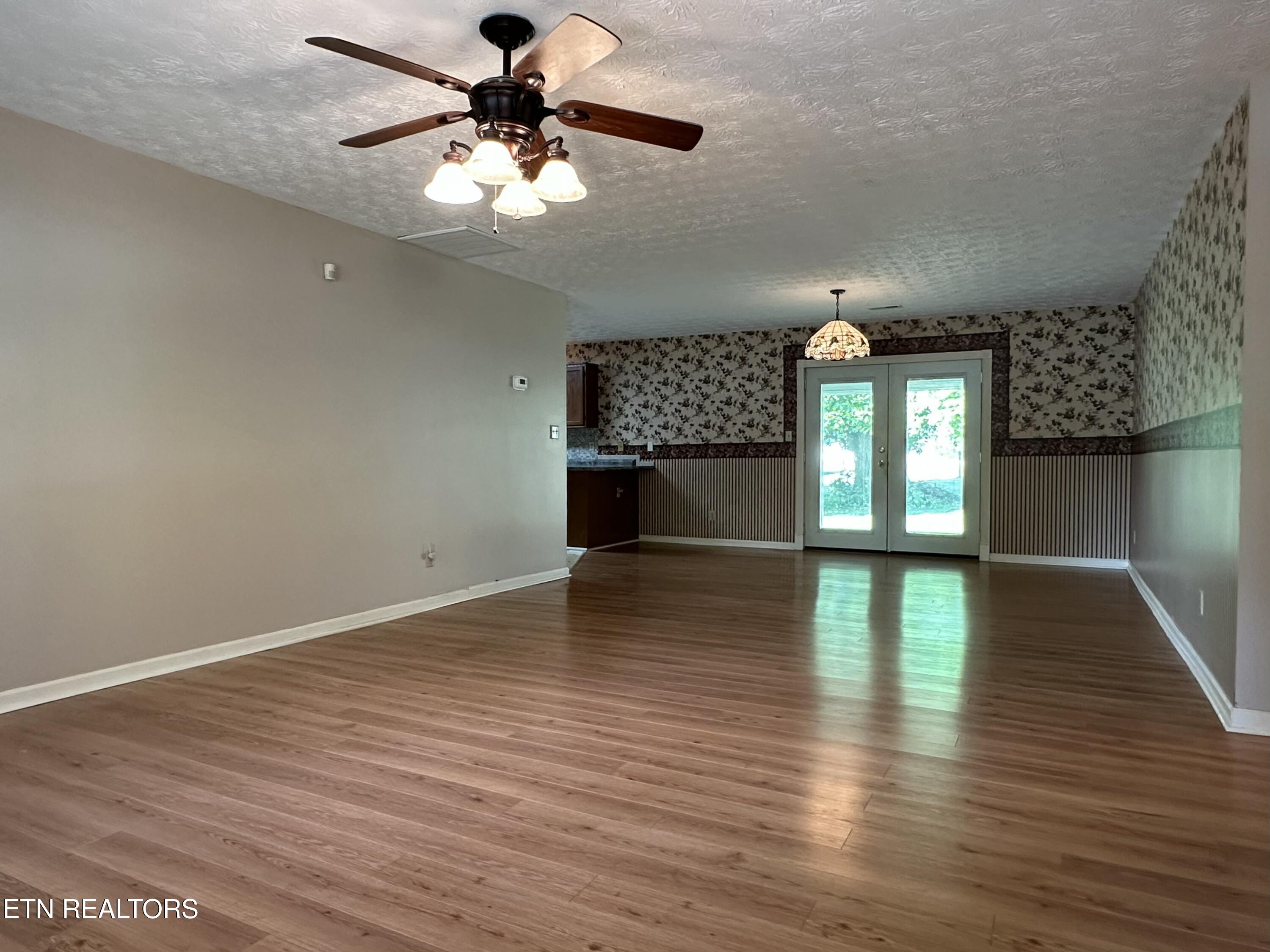 7021 Pisa Circle Corryton, TN 37721 - Photo 6 of 32 Living 01