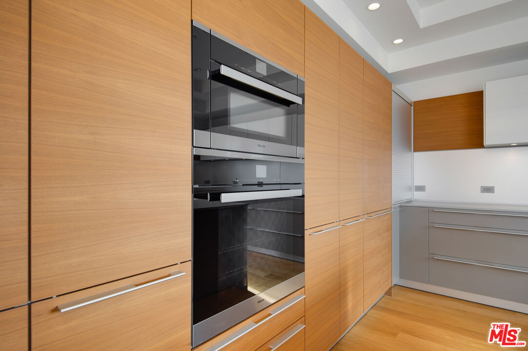 902 Berkeley Street Santa Monica, CA 90403 - Photo 8 of 37