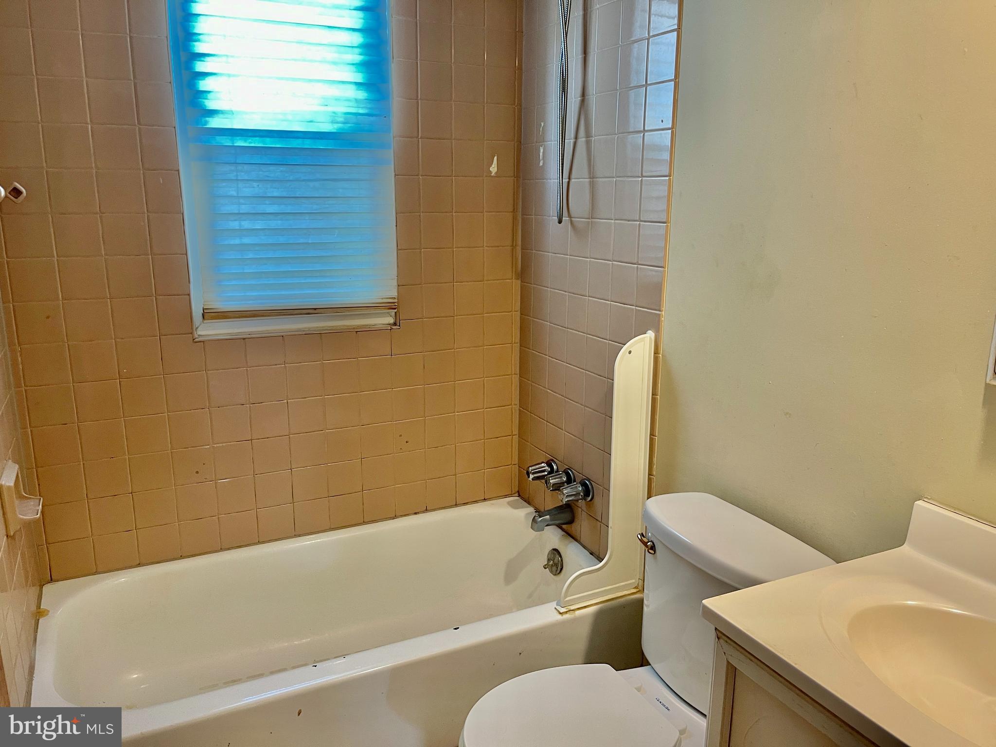 10 Avenal Road Baltimore, MD 21221 - Photo 14 of 24 First Floor Bath