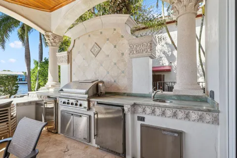 $9,750,000 | 4216 Intracoastal Drive, Highland Beach, FL 33487