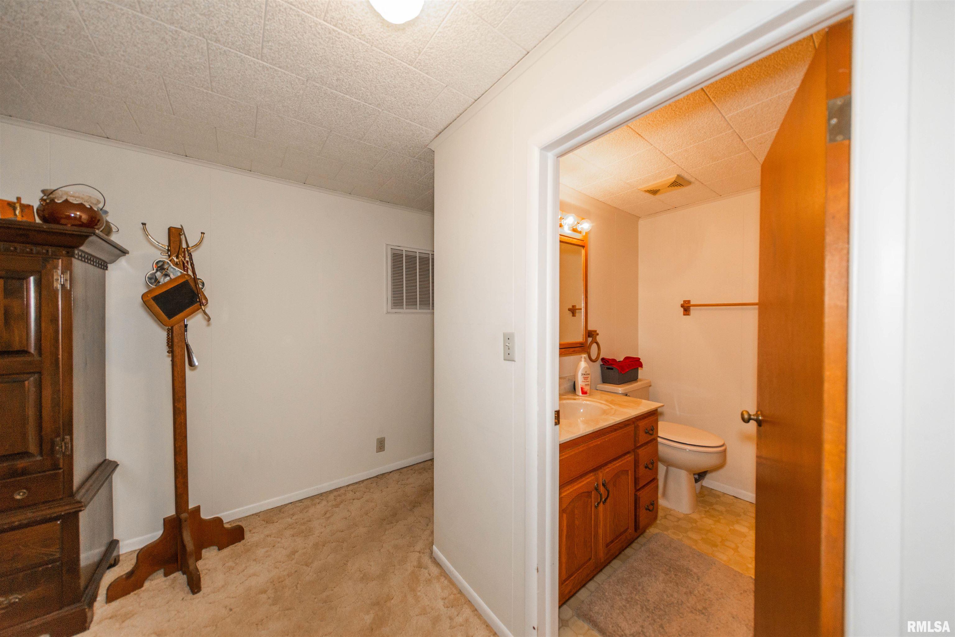 605 West State Street Buckner, IL 62819 - Photo 15 of 31