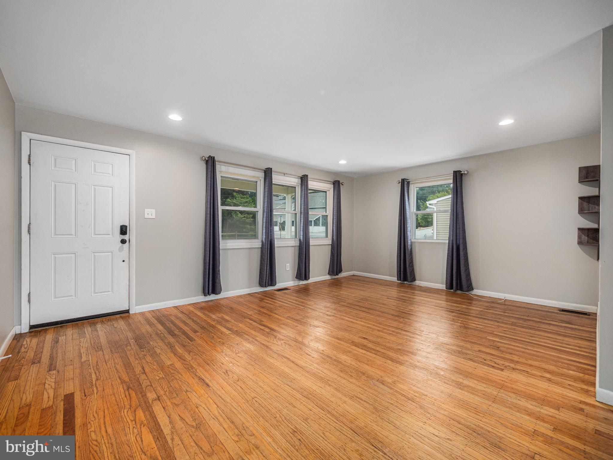 8 Rock Raymond Road Downingtown, PA 19335 - Photo 2 of 22 Spacious, sunlit room with hardwood floors.