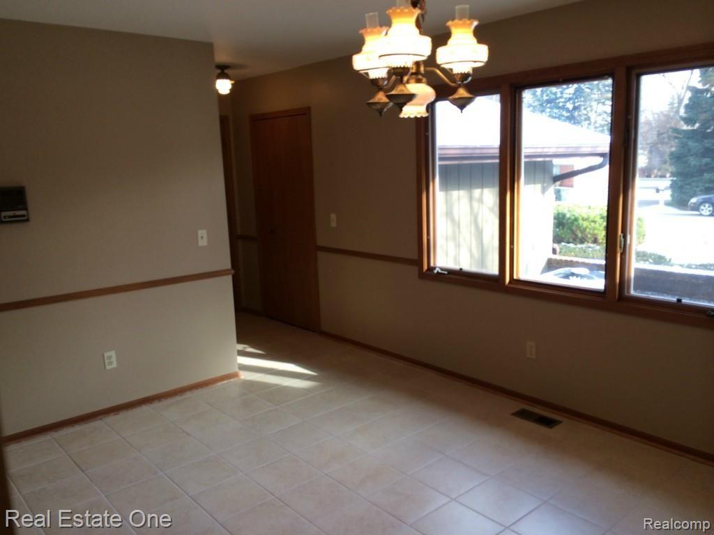 750 Leinster Road Rochester, MI 48309 - Photo 22 of 29 IMG_5797.jpg