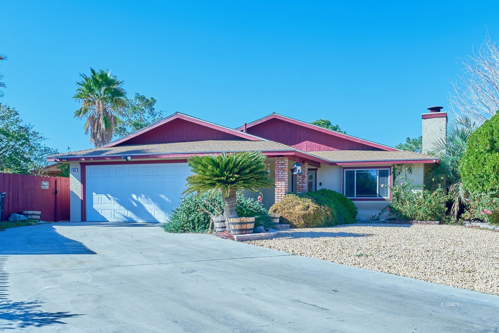 609 South Lakeview Court Ridgecrest, CA 93555 - Photo 2 of 38 Gallery Image 2