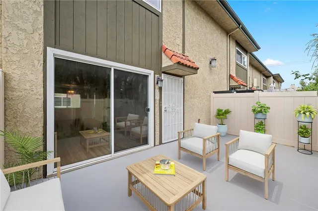 $559,000 | 19018 Sherman Way, Unit 106, Reseda, CA 91335