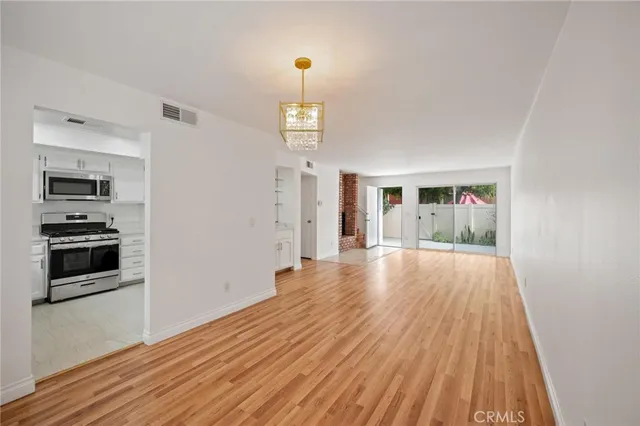 $559,000 | 19018 Sherman Way, Unit 106, Reseda, CA 91335