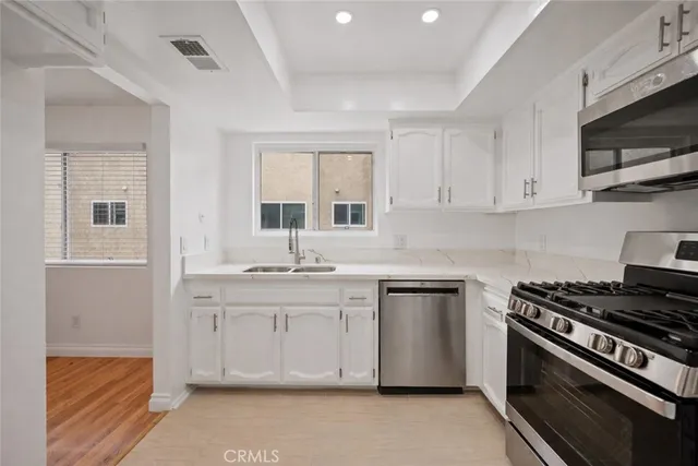 $559,000 | 19018 Sherman Way, Unit 106, Reseda, CA 91335