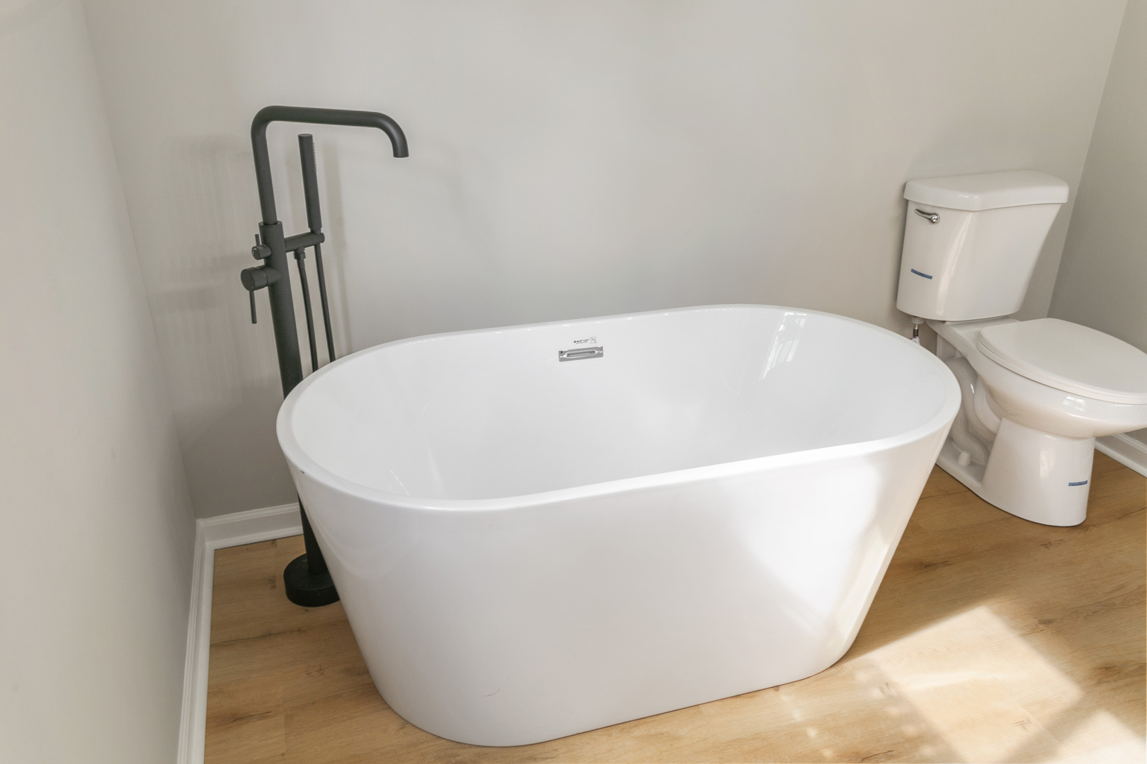 3618 Ronald Road Crete, IL 60417 - Photo 15 of 28 a white tub sitting next to a toilet