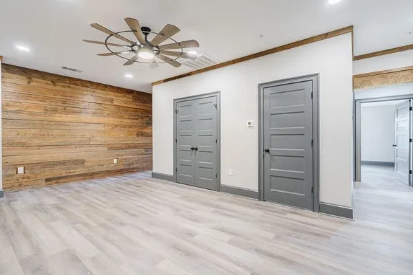 a view of a livingroom with a closet
