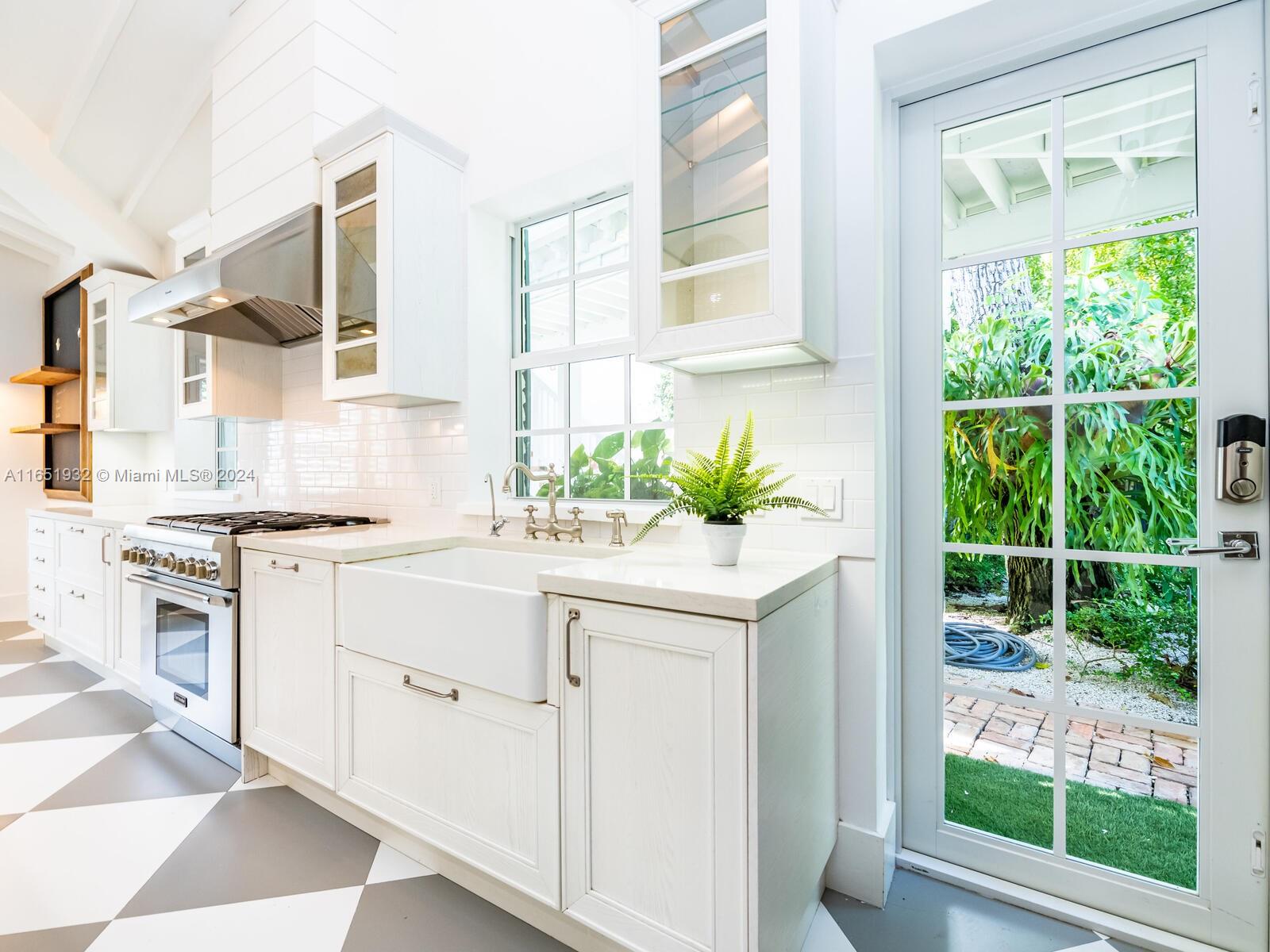 4700 Lake Road Miami, FL 33137 - Photo 39 of 92