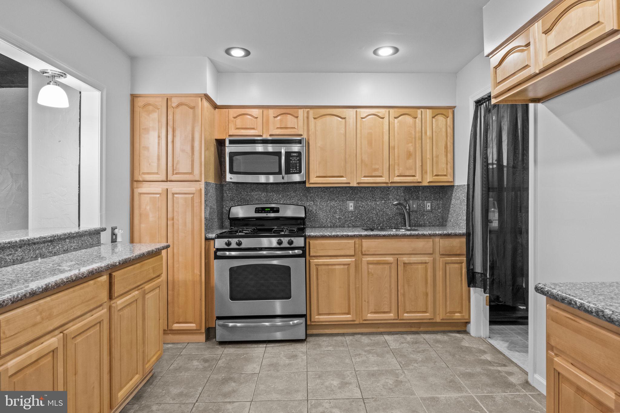 12152 Rambler Road Philadelphia, PA 19154 - Photo 7 of 23