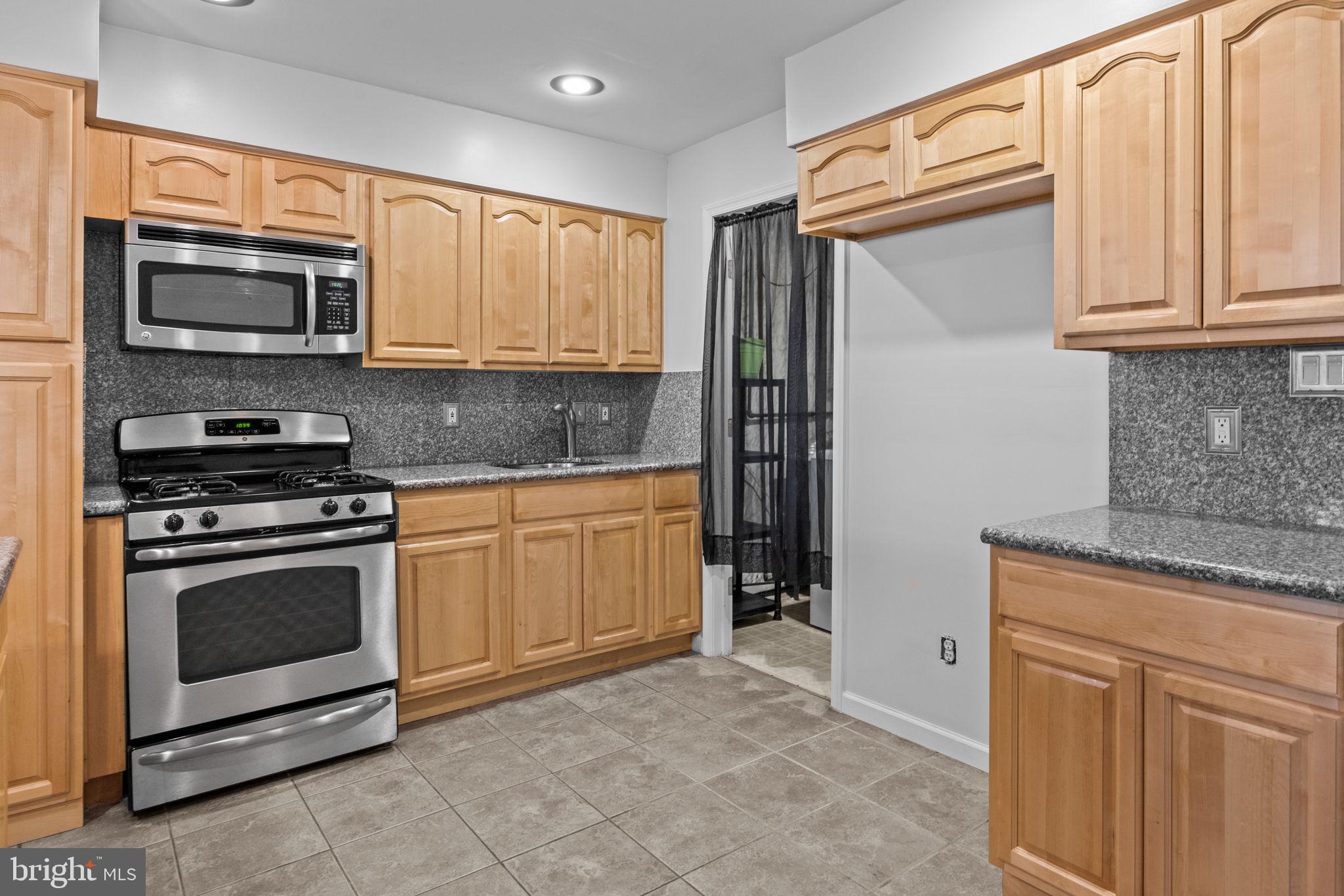 12152 Rambler Road Philadelphia, PA 19154 - Photo 8 of 23