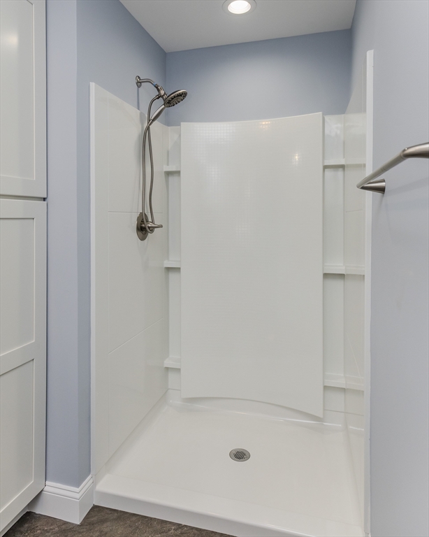 132 Kibbe Road East Longmeadow, MA 01028 - Photo 20 of 32 a bathroom with a bath tub