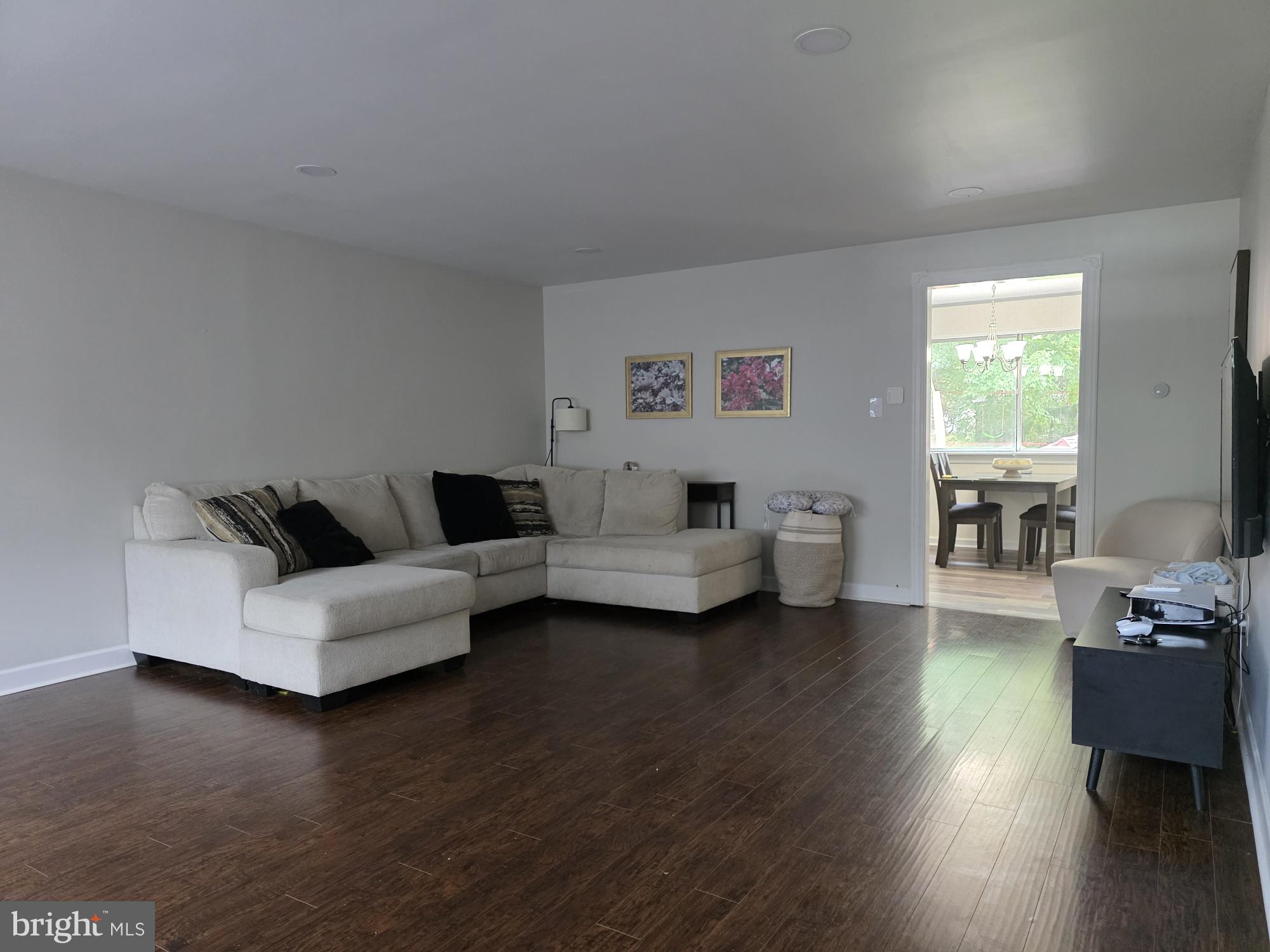 44 Hartford Road Sewell, NJ 08080 - Photo 4 of 16