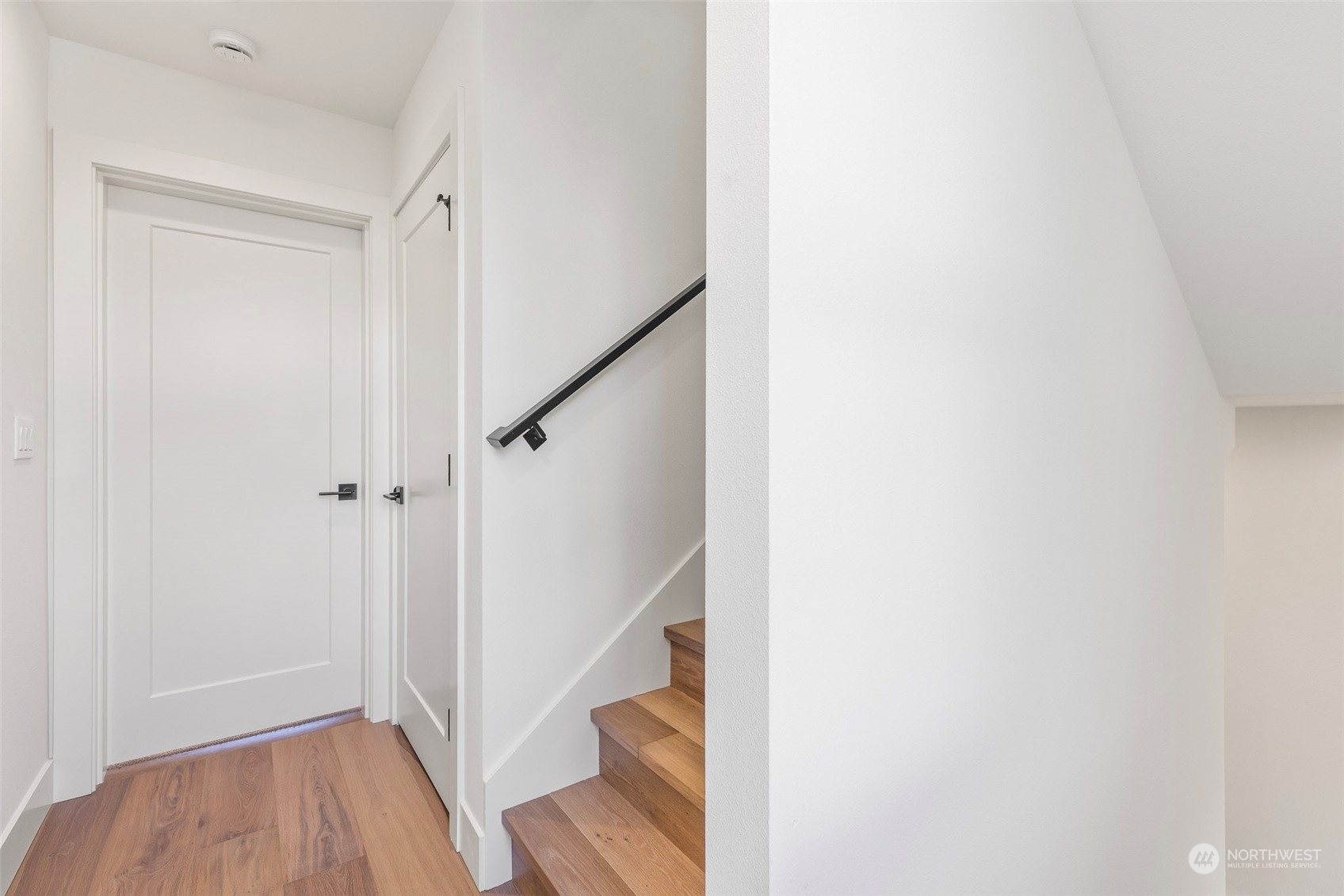 2209 B 42nd Avenue Southwest Seattle, WA 98116 - Photo 31 of 40