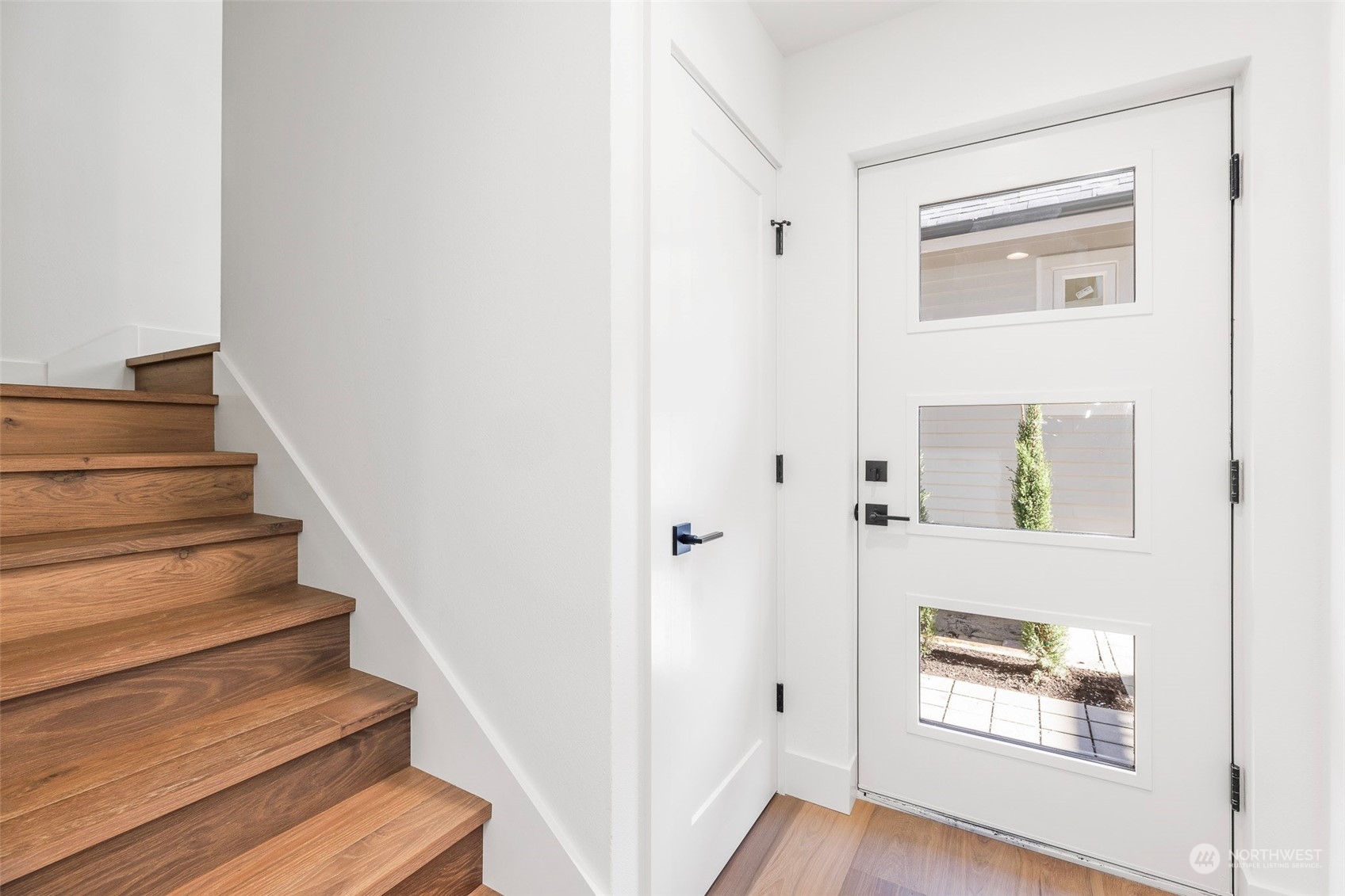 2209 B 42nd Avenue Southwest Seattle, WA 98116 - Photo 4 of 40