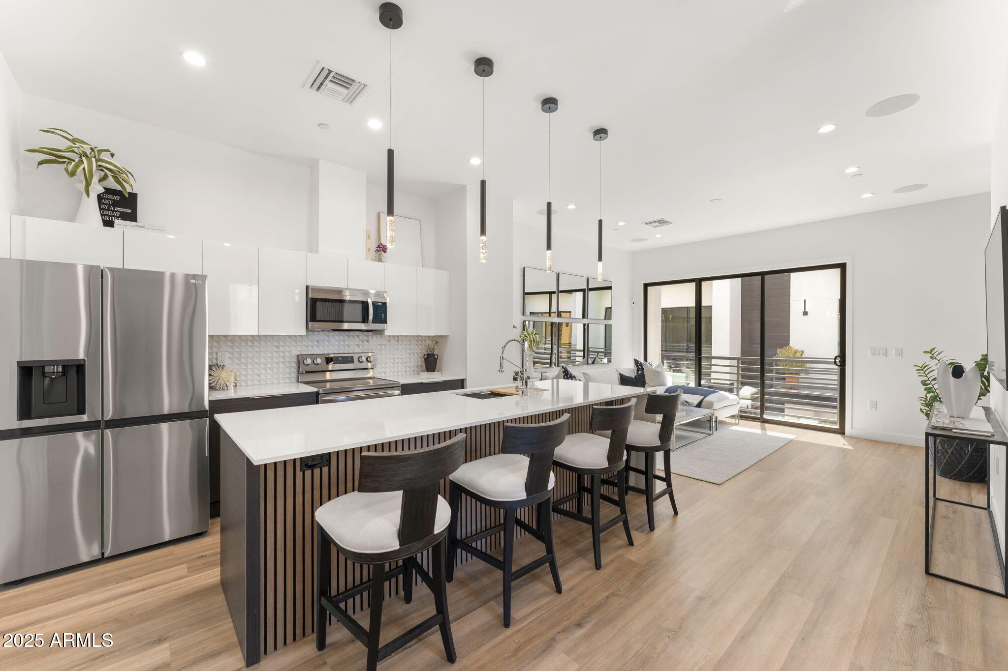 4220 North 32nd Street, Unit 1 Phoenix, AZ 85016 - Photo 5 of 31 Kitchen w/ oversized island