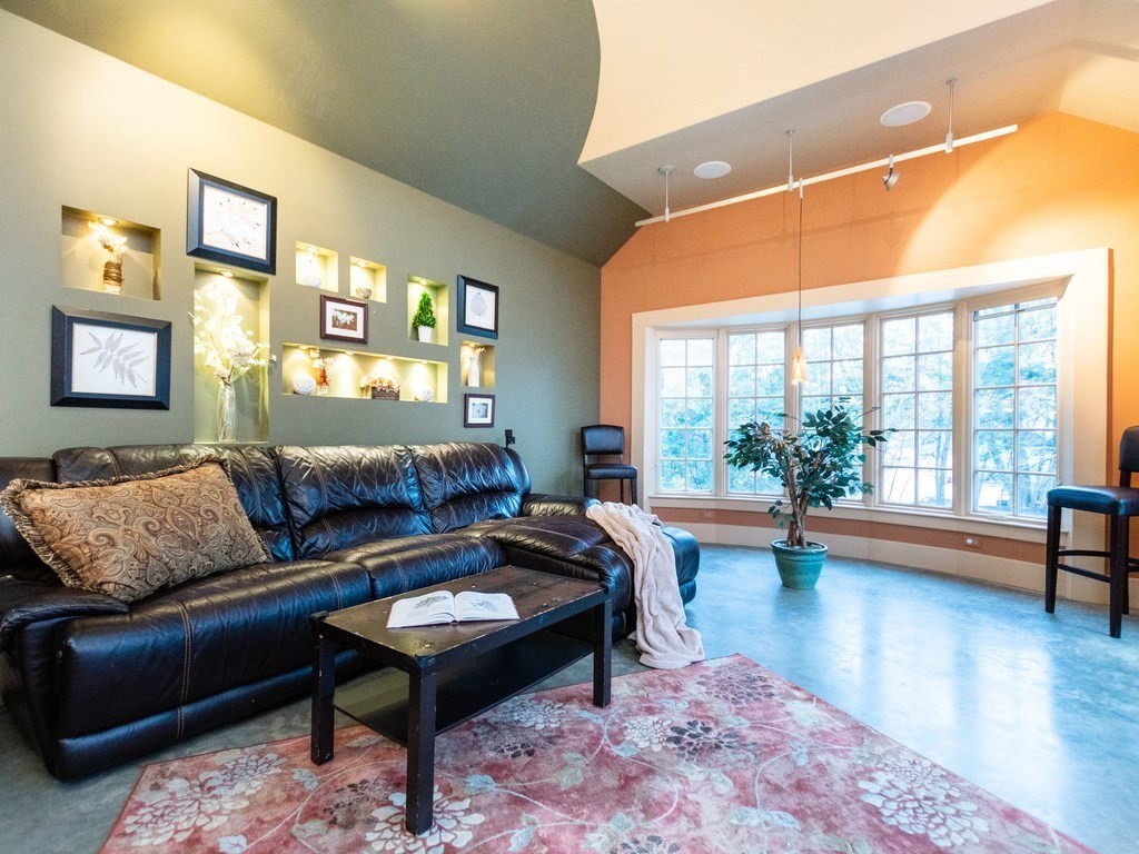 42 Holt Road Holden, MA 01520 - Photo 12 of 41 Gallery Image 12