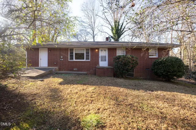 $1,800 | 429 Lakeshore Drive, Hillsborough, NC 27278