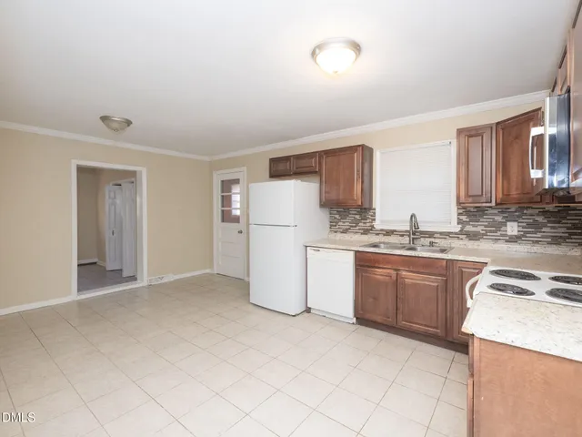 $1,800 | 429 Lakeshore Drive, Hillsborough, NC 27278