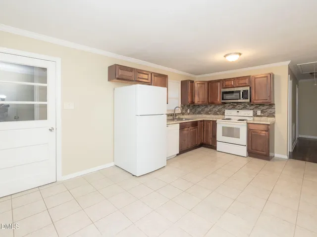 $1,800 | 429 Lakeshore Drive, Hillsborough, NC 27278