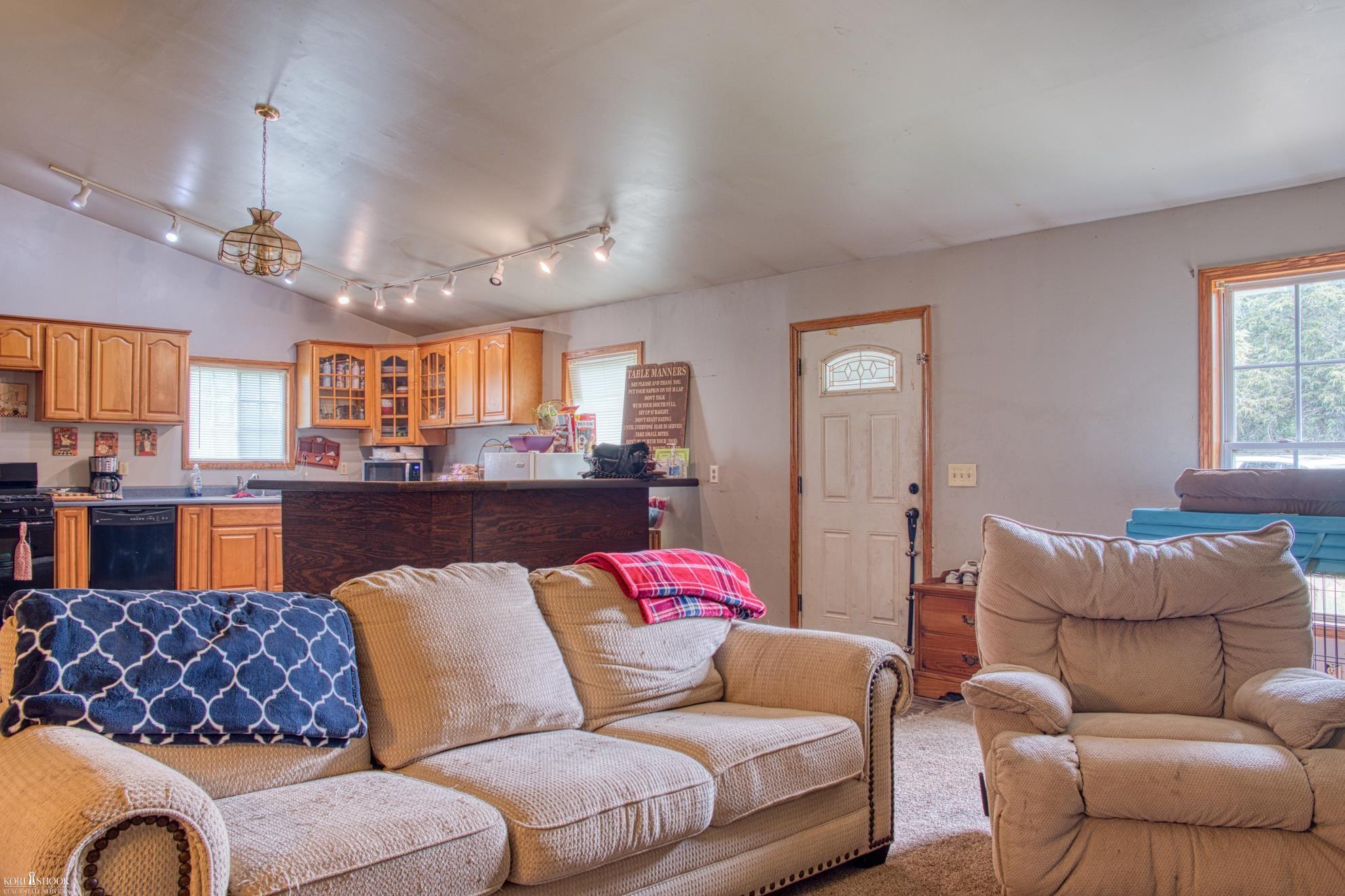 2105 South Delaney Road Owosso, MI 48867 - Photo 8 of 28 50149878-ee78dab9-2838-4958-a041-cc12d2ab15f8.JPG