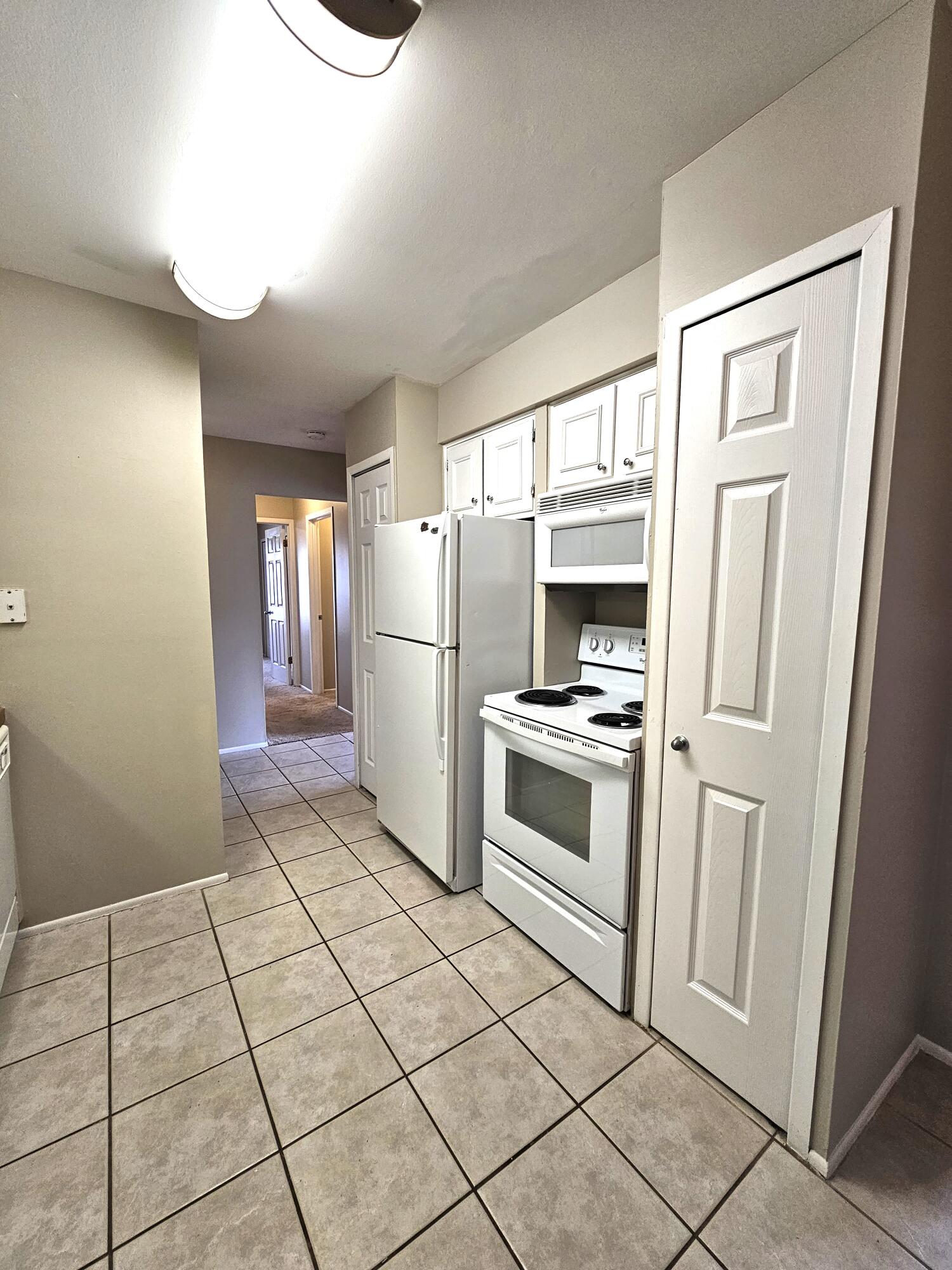 739 West Maple Road Clawson, MI 48017 - Photo 8 of 17 Kitchen 3