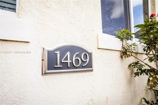a wall with a potted plant on it