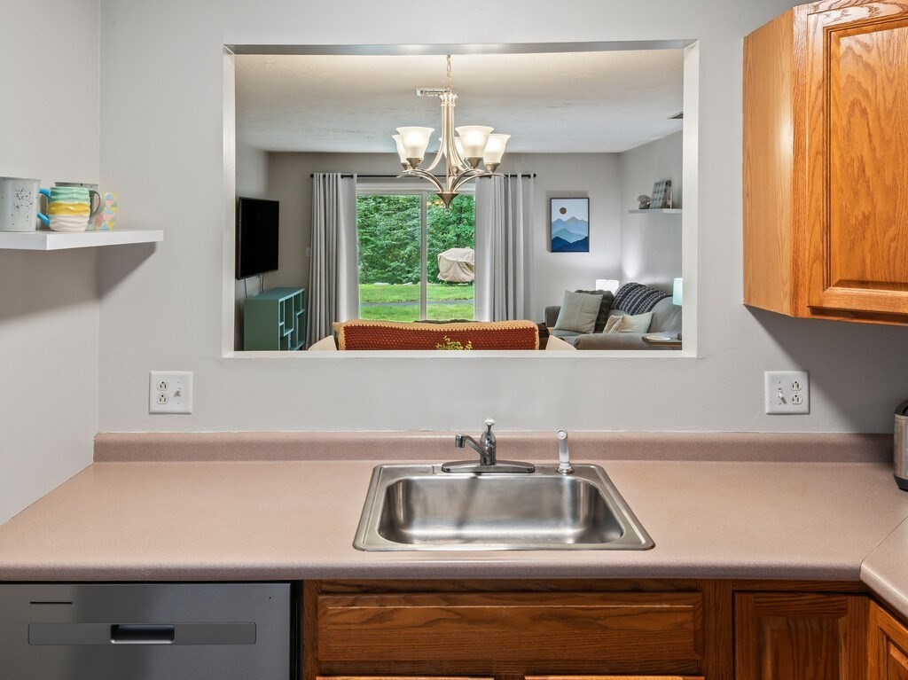 330 Sunderland Road, Unit 56 Worcester, MA 01604 - Photo 3 of 38 Gallery Image 3