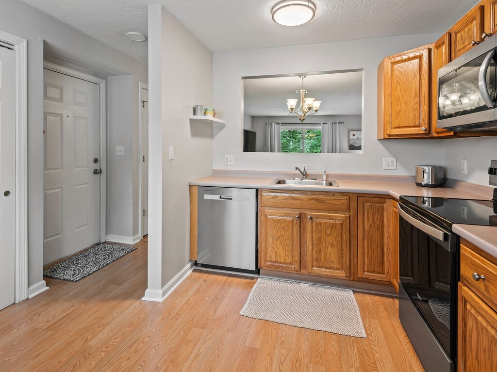 330 Sunderland Road, Unit 56 Worcester, MA 01604 - Photo 5 of 38 Gallery Image 5