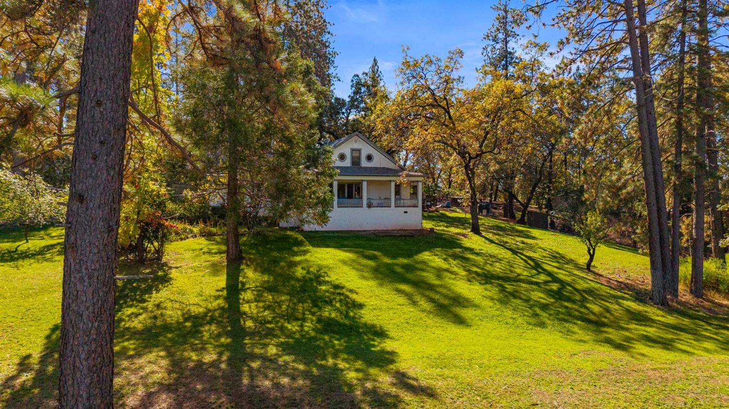 790 Pine Knoll Road Applegate, CA 95703 - Photo 35 of 81 a view of a house with pool