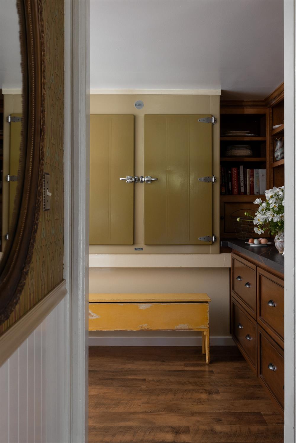 790 Pine Knoll Road Applegate, CA 95703 - Photo 8 of 81 a bathroom with a sink and a mirror