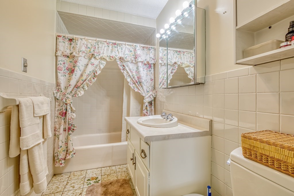 17 Linden Road Melrose, MA 02176 - Photo 24 of 30