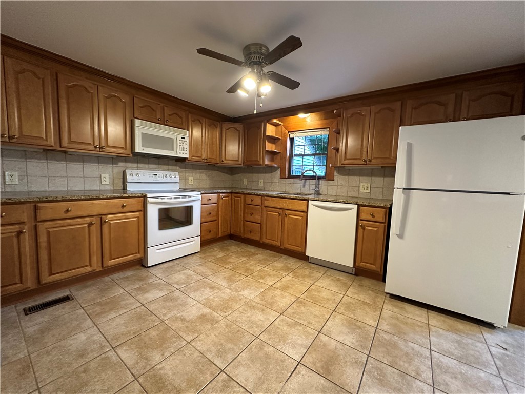 24 Alexander McGregor Road Pawtucket, RI 02861 - Photo 6 of 34 Gallery Image 6