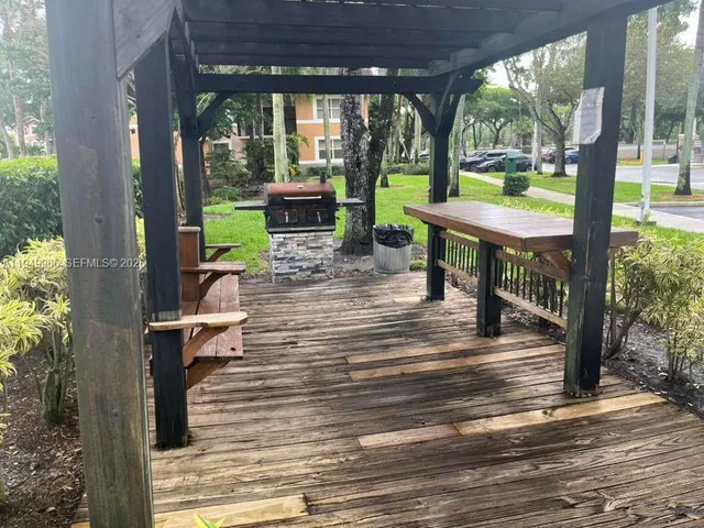 $2,000 | 8977 Wiles Road, Unit 103, Coral Springs, FL 33067