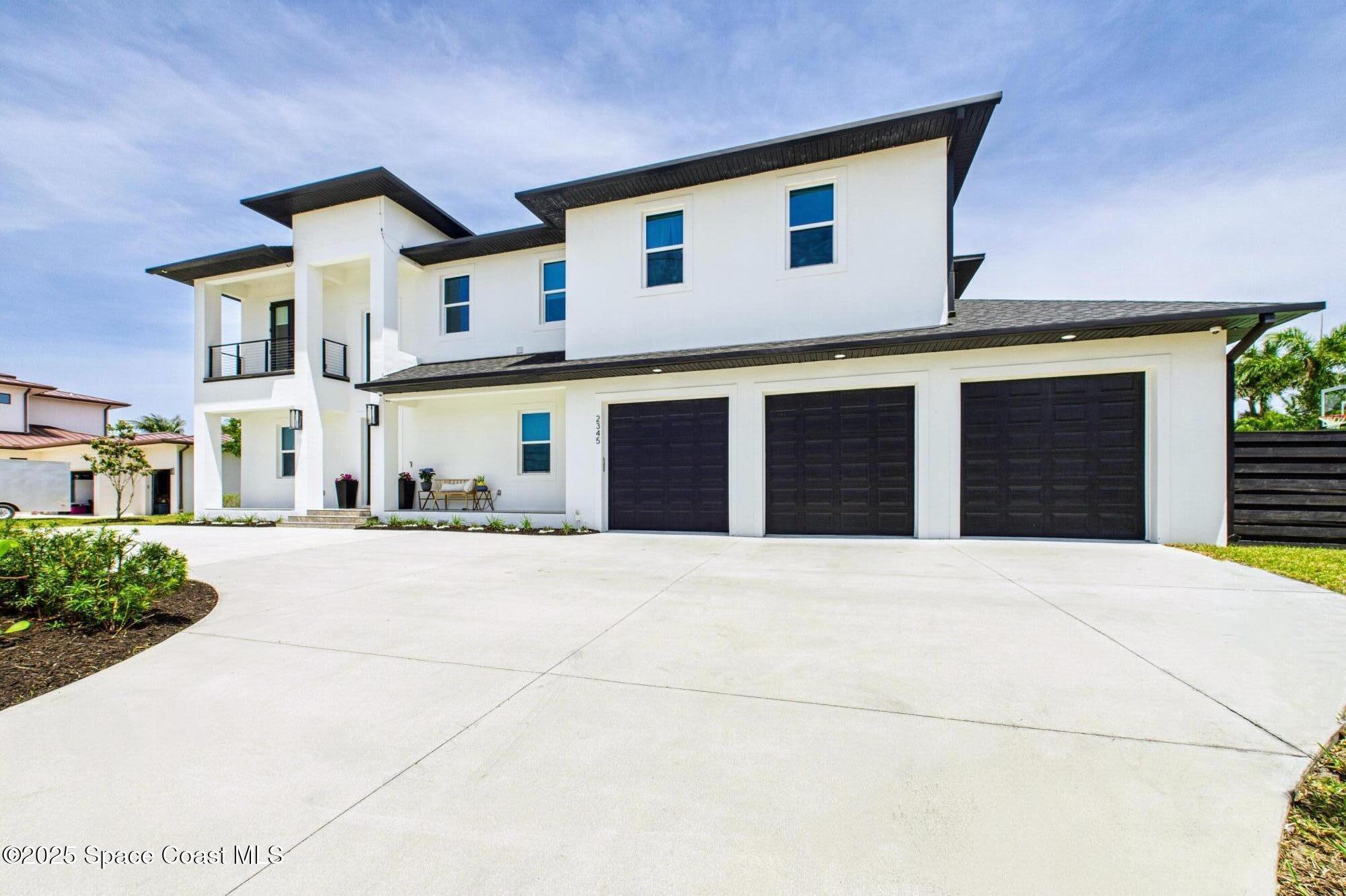 CAM02690G0-PR0030-STILL123~2