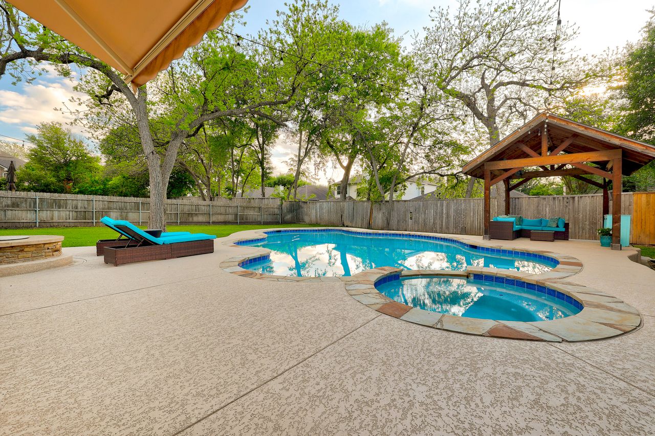 2828 Collingwood Drive Round Rock, TX 78665 - Photo 34 of 38 a view of outdoor space with swimming pool