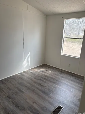 $1,600 | 2172 Polly Lane, La Vernia, TX 78121