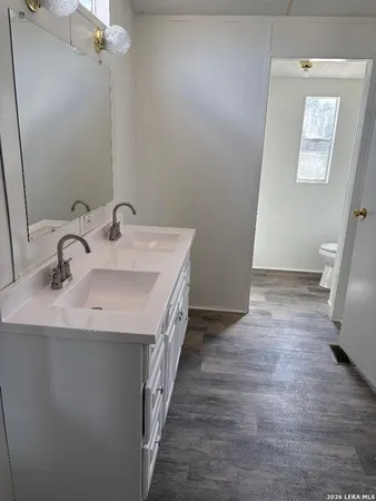 $1,600 | 2172 B Polly Lane, La Vernia, TX 78121