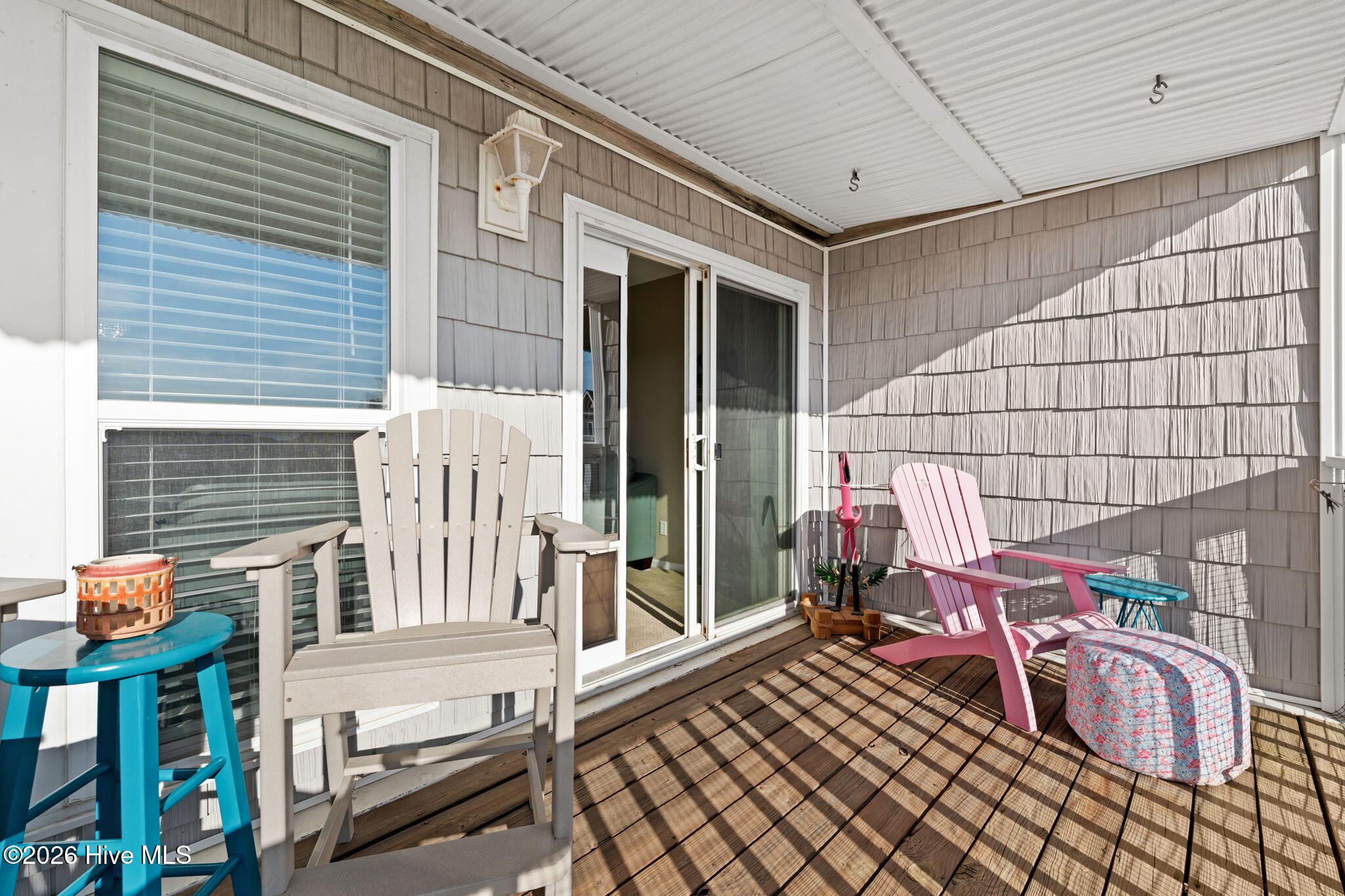 Spacious covered back deck