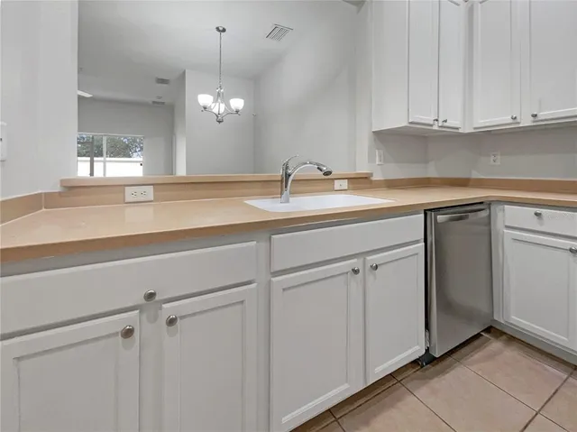 $240,000 | 3473 Parkridge Circle, Unit 17101, Sarasota, FL 34243