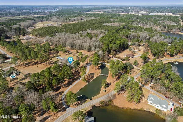 $985,000 | 269 West Lake Road, Hattiesburg, MS 39402