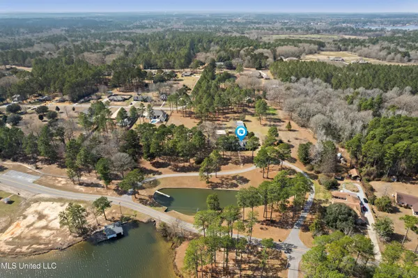 $985,000 | 269 West Lake Road, Hattiesburg, MS 39402