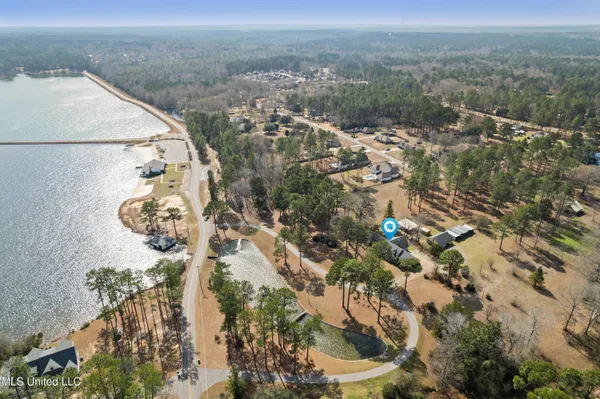 $985,000 | 269 West Lake Road, Hattiesburg, MS 39402