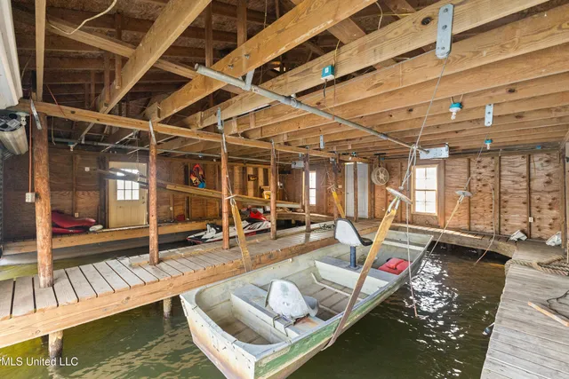 $985,000 | 269 West Lake Road, Hattiesburg, MS 39402