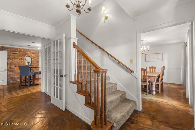 $985,000 | 269 West Lake Road, Hattiesburg, MS 39402