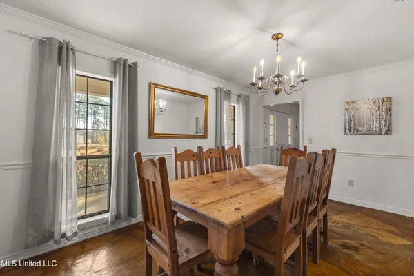 $985,000 | 269 West Lake Road, Hattiesburg, MS 39402