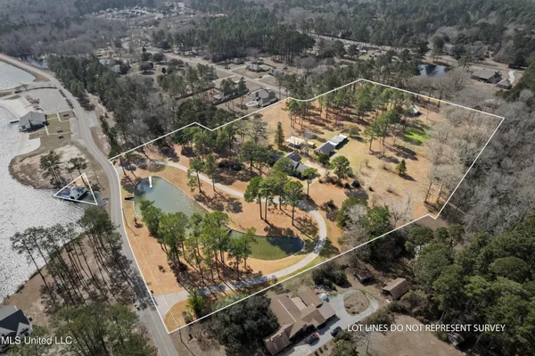 $985,000 | 269 West Lake Road, Hattiesburg, MS 39402