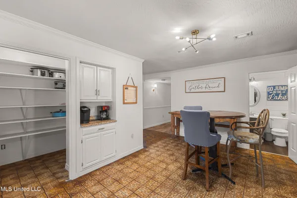 $985,000 | 269 West Lake Road, Hattiesburg, MS 39402