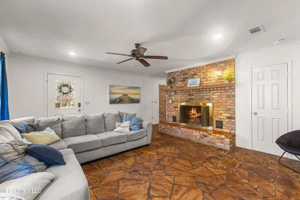 $985,000 | 269 West Lake Road, Hattiesburg, MS 39402